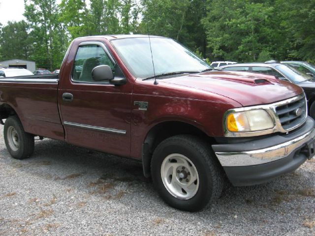 Ford F150 103 WB XLT Pickup Truck