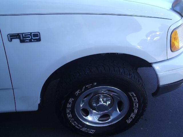 Ford F150 K1500 Lt Pickup Truck