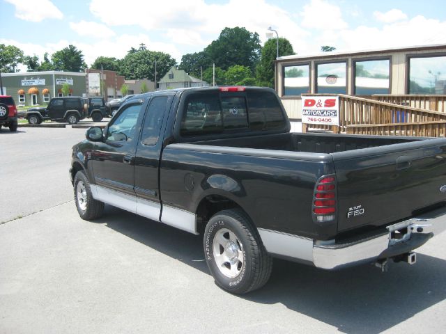 Ford F150 LT Z-71 Crew Cab 4x4 Pickup Truck