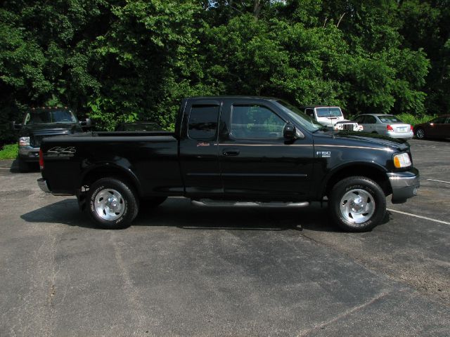 Ford F150 Crew Cab 143.5 WB 4WD SLT Pickup Truck