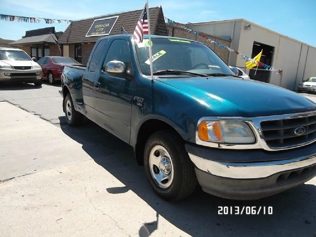 Ford F150 SLE 5.3L V8 4WD 9 Passenger ABS TC Pickup Truck