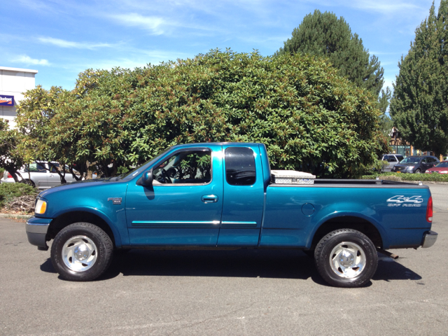 Ford F150 SLT 1 Ton Dually 4dr 35 Pickup Truck