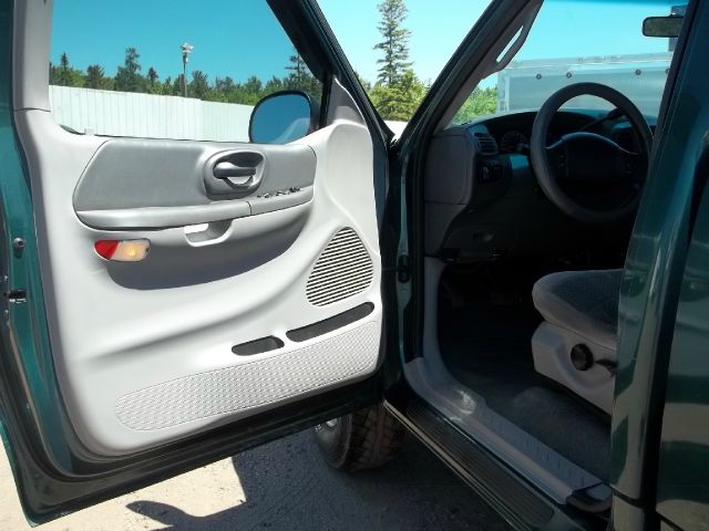 Ford F150 XLT Super Cab 4dr FX4 OFF RD Pickup Truck