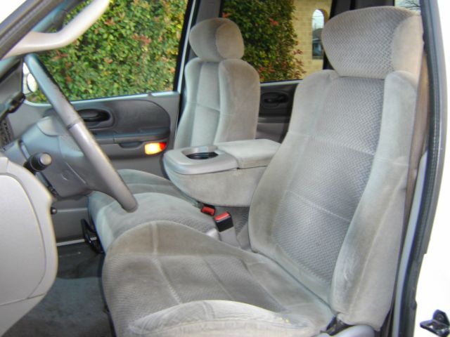 Ford F150 SL Short Bed 2WD Pickup Truck