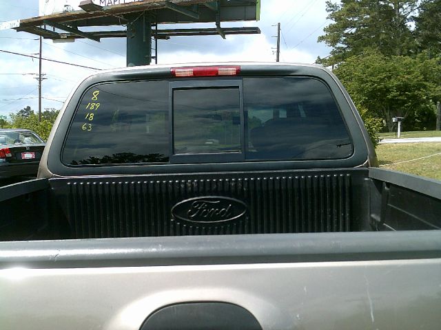 Ford F150 Club Cab 131 WB Pickup Truck