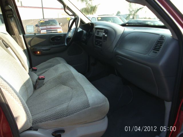 Ford F150 SL Short Bed 2WD Pickup Truck