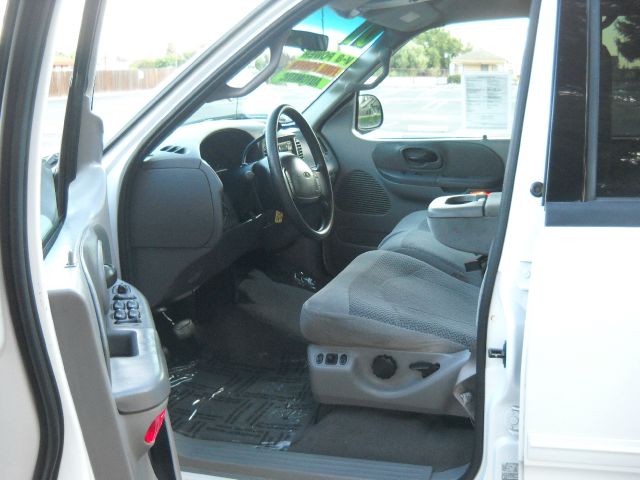 Ford F150 SL Short Bed 2WD Pickup Truck