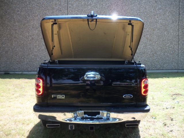 Ford F150 Club Cab 131 WB Pickup Truck