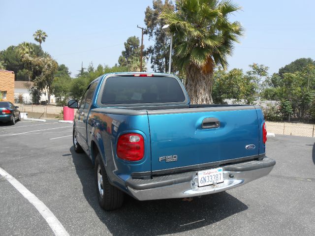 Ford F150 SL Short Bed 2WD Pickup Truck