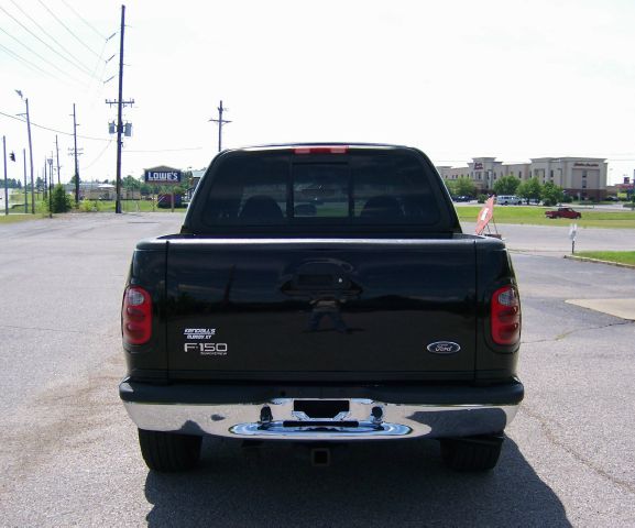 Ford F150 Club Cab 131 WB Pickup Truck