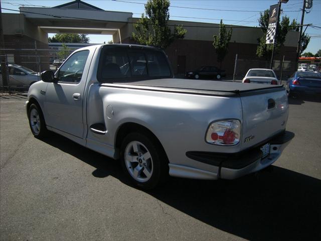 Ford F150 LT Crew Cab Pickup