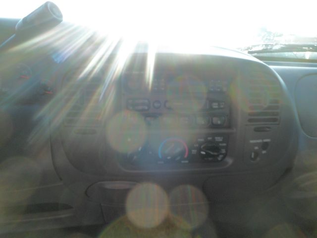 Ford F150 SLE 5.3L V8 4WD 9 Passenger ABS TC Pickup Truck