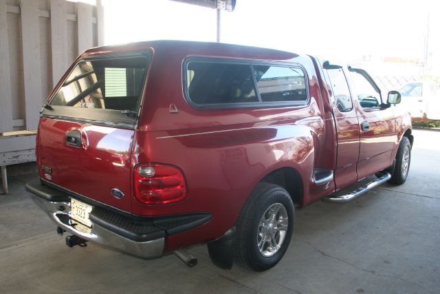 Ford F150 SLE 5.3L V8 4WD 9 Passenger ABS TC Pickup Truck