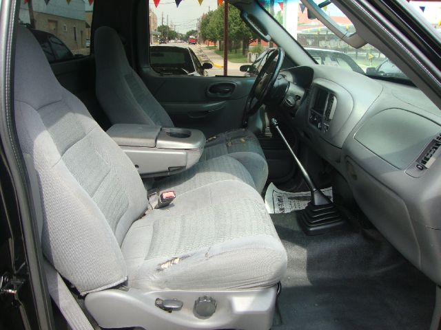 Ford F150 Crew Cab Short Box 2-wheel Drive SLE Pickup Truck