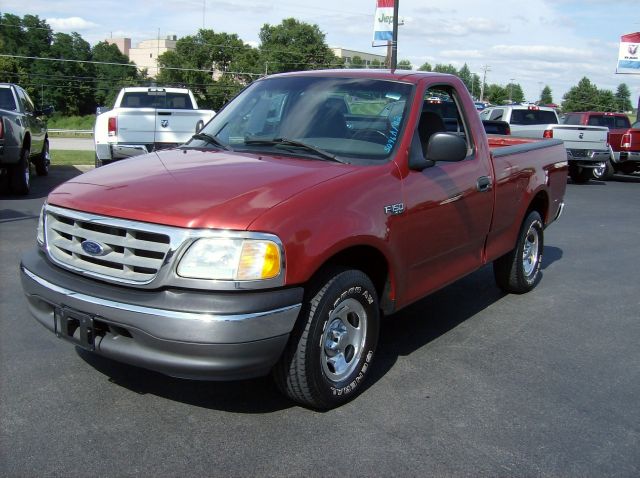 Ford F150 Crew Cab Short Box 2-wheel Drive SLE Pickup Truck