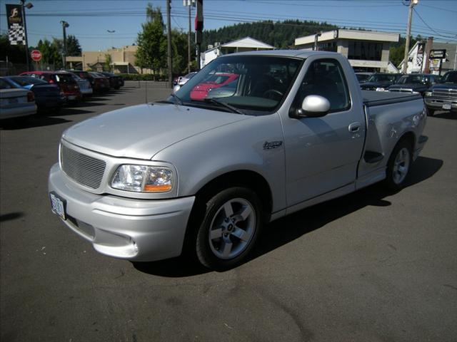 Ford F150 LT Crew Cab Pickup