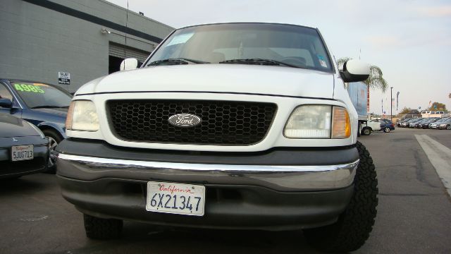 Ford F150 LT Z-71 Crew Cab 4x4 Pickup Truck