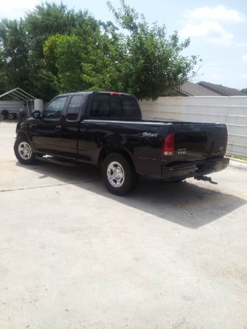 Ford F150 LT Z-71 Crew Cab 4x4 Pickup Truck