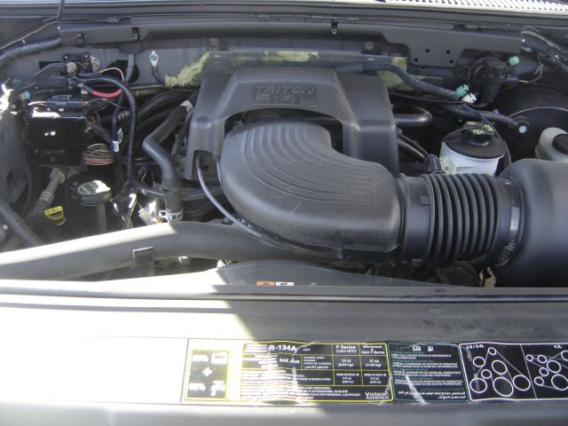 Ford F150 SL Short Bed 2WD Pickup Truck