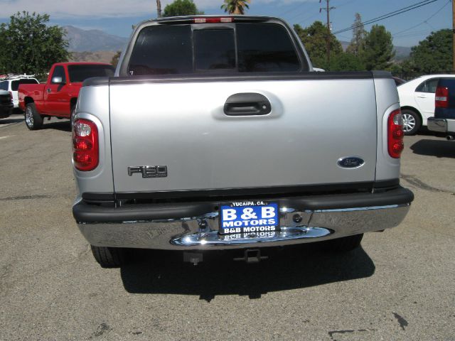 Ford F150 SL Short Bed 2WD Pickup Truck