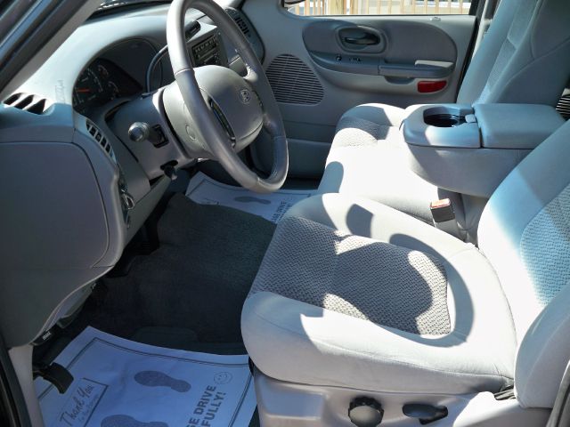 Ford F150 SL Short Bed 2WD Pickup Truck