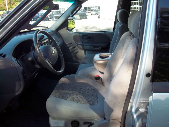 Ford F150 2500 SL Crew Cab Pickup