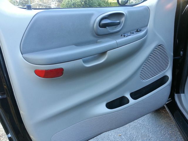 Ford F150 XL 2WD Reg Cab Pickup Truck