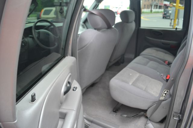 Ford F150 SL Short Bed 2WD Pickup Truck