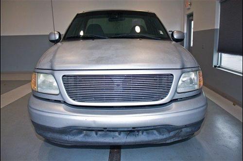 Ford F150 2003 photo 2