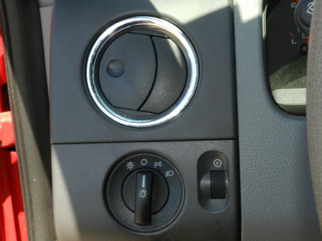 Ford F150 SL 4x4 Regular Cab Pickup Truck