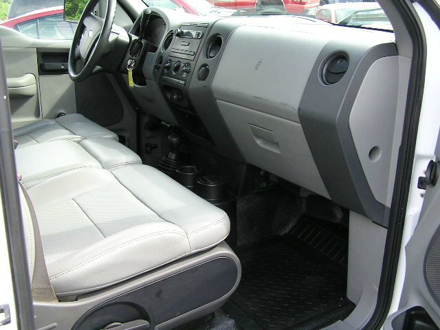 Ford F150 Crew Cab Short Box 2-wheel Drive SLE Pickup Truck