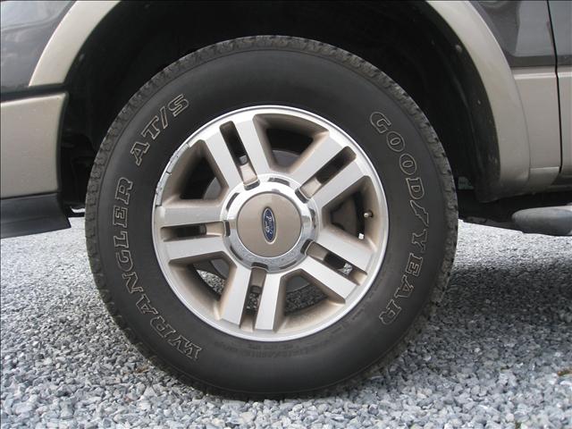 Ford F150 Sport 4WD Crew Cab Pickup