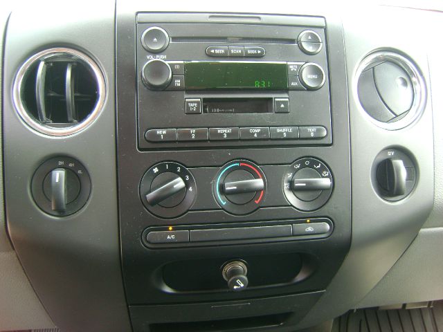 Ford F150 XL 2WD Reg Cab Pickup Truck