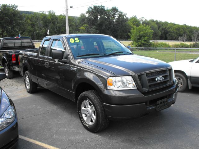 Ford F150 XLT Supercrew Short Bed 2WD Pickup Truck
