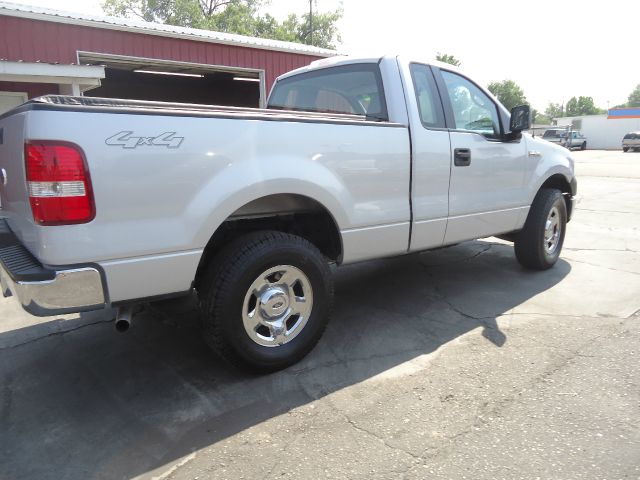 Ford F150 Crew Cab Short Box 2-wheel Drive SLE Pickup Truck