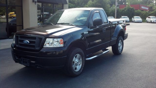 Ford F150 Lariat/ 4 Wheel Drive Pickup Truck