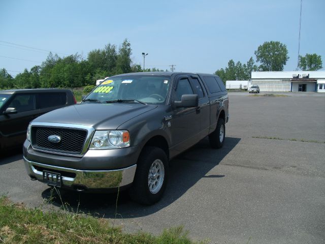 Ford F150 GL Extended Pickup Truck