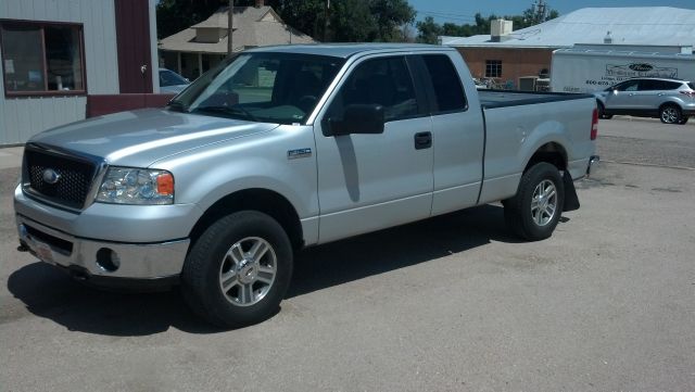 Ford F150 GL Extended Pickup Truck