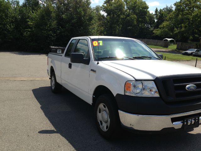 Ford F150 SLE- 4X4 Pickup Truck