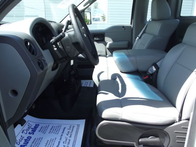 Ford F150 Crew Cab Short Box 2-wheel Drive SLE Pickup Truck