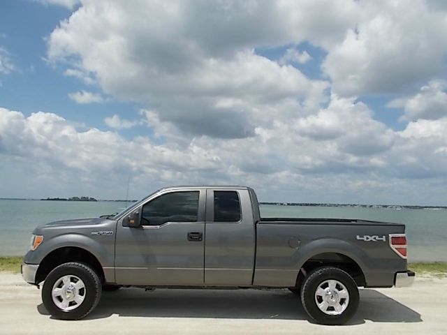 Ford F150 LX V6 Coupe Pickup Truck