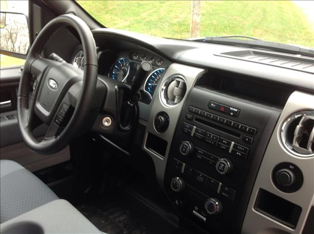 Ford F150 LX V6 Coupe Pickup Truck