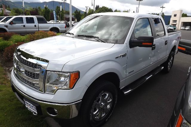 Ford F150 2500 SL Crew Cab Pickup