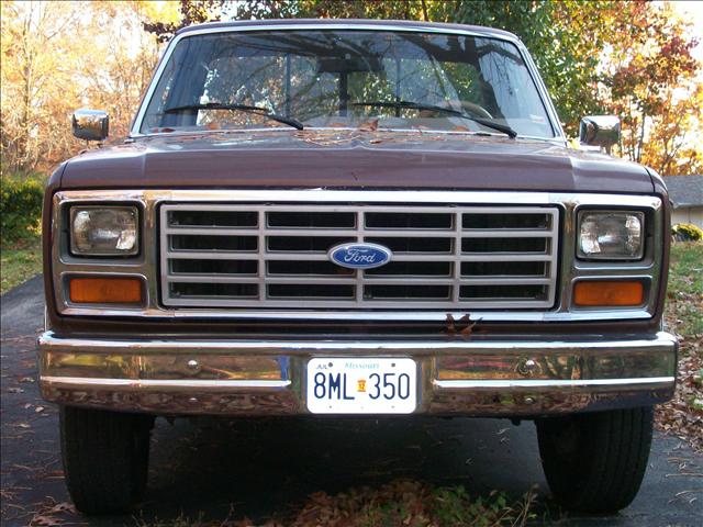 Ford F250 1984 photo 1