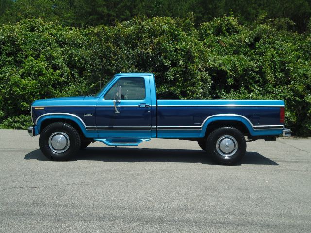 Ford F250 1984 photo 2
