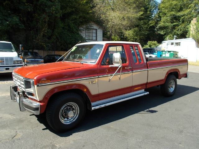 Ford F250 Wideside Extended Cab SLS Pickup Truck