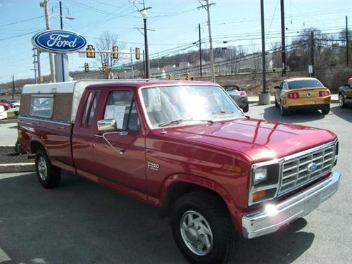 Ford F250 1985 photo 2