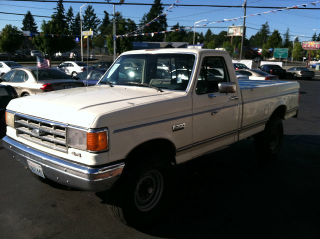 Ford F250 4WD 4dr AT Pickup Truck