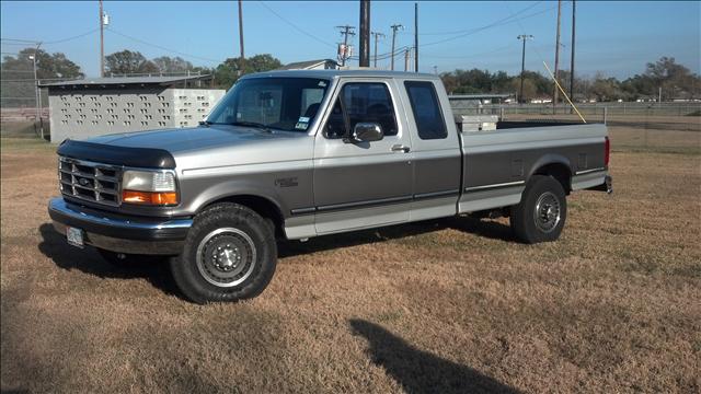 Ford F250 ESi Pickup Truck