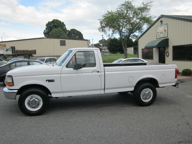 Ford F250 CREW CAB XL 4X4 Pickup Truck